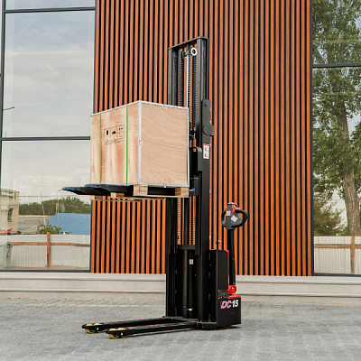 Transpalet Electric cu catarg CDD15J-LI-M300